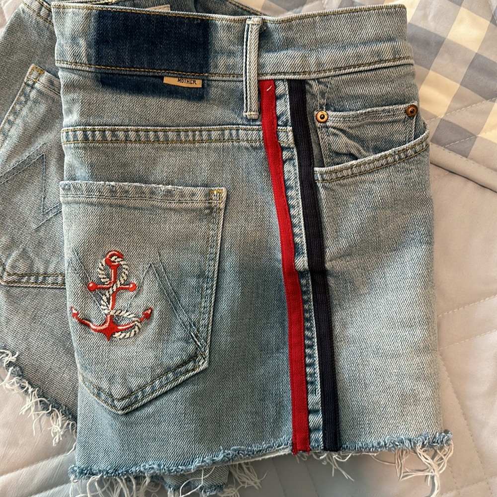 Mother Denim “Easy Does It” short size 26